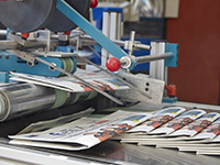 Falzmaschine für die Dreifalzproduktion im Zeitungsversandraum